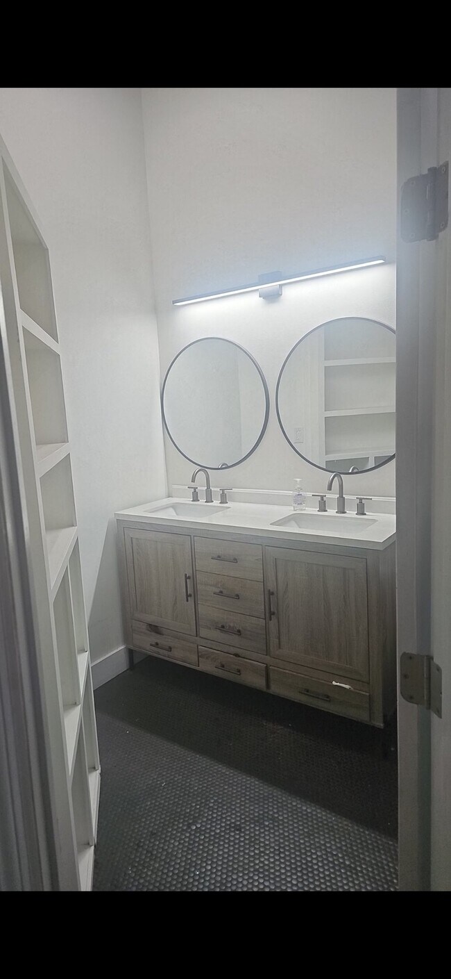 Foto del edificio - 1133 Stones Throw Dr NW