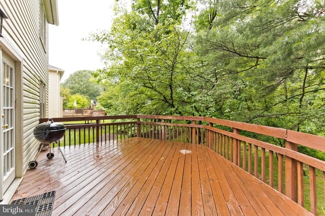 Building Photo - 2026 Westwood Forest Dr