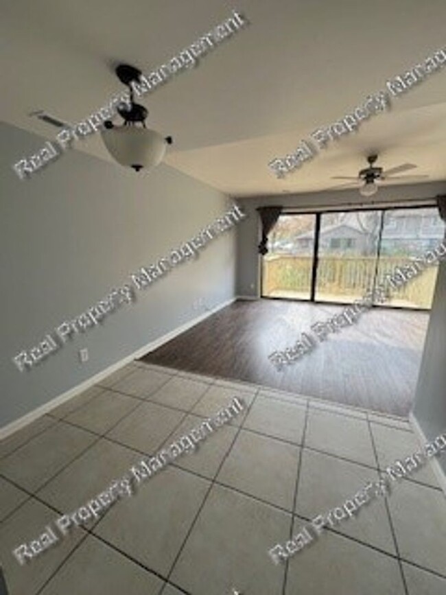 Foto del edificio - Updated 3 Bedroom Townhome