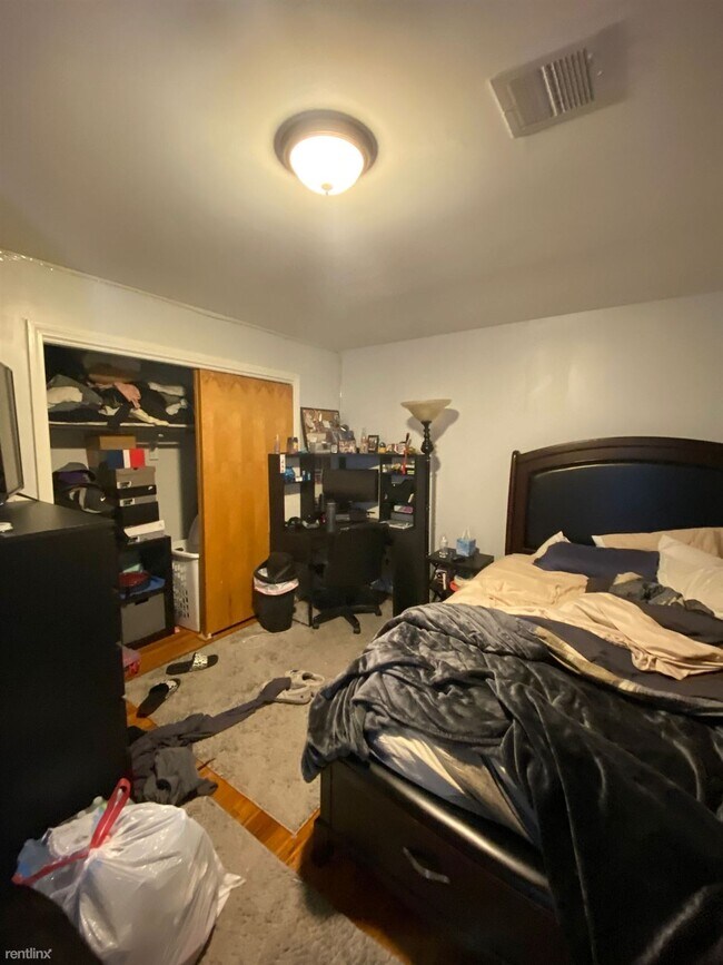 Foto del edificio - 6 br, 3 bath House - 1873 Shepard Ave