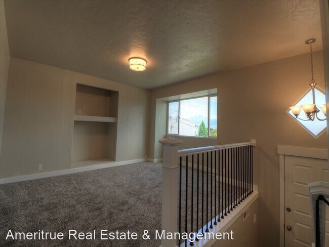 Foto del edificio - 5 br, 2 bath House - 5060 W 6515 S