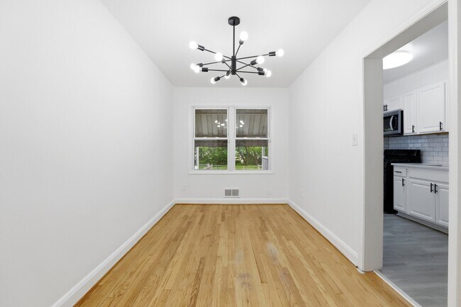 Foto del edificio - 318 Grovethorn Rd