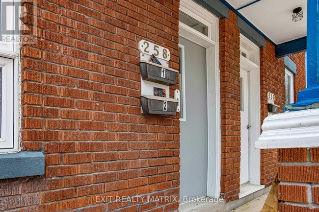 Building Photo - 258 Park St