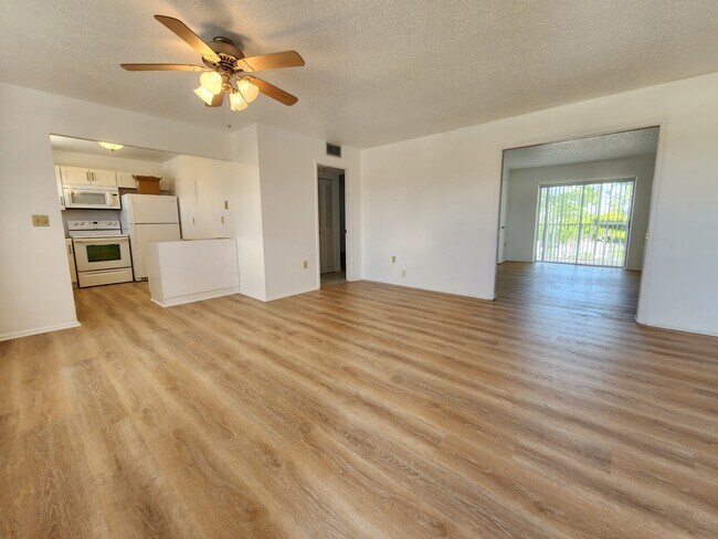 Foto del edificio - 4460 Ironwood Cir