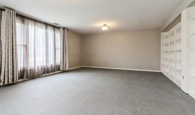 Foto del edificio - 8690 Olson Rd
