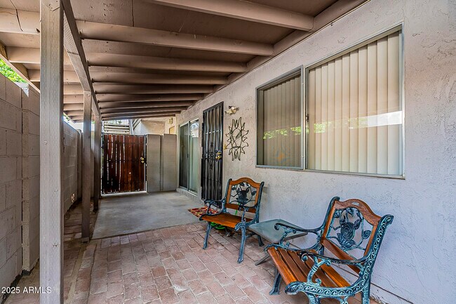 Foto del edificio - 1023 N 84th Pl