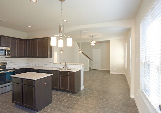 Foto del edificio - Luxury 3 Bedroom Townhome Located Near Sou...
