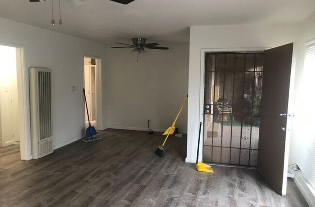 Foto del edificio - 3475 Carmona Ave