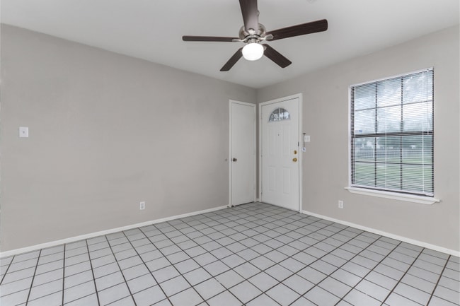 Building Photo - 927 W Formosa Blvd