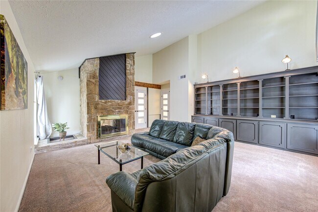 Foto del edificio - 15754 Walkwood Dr