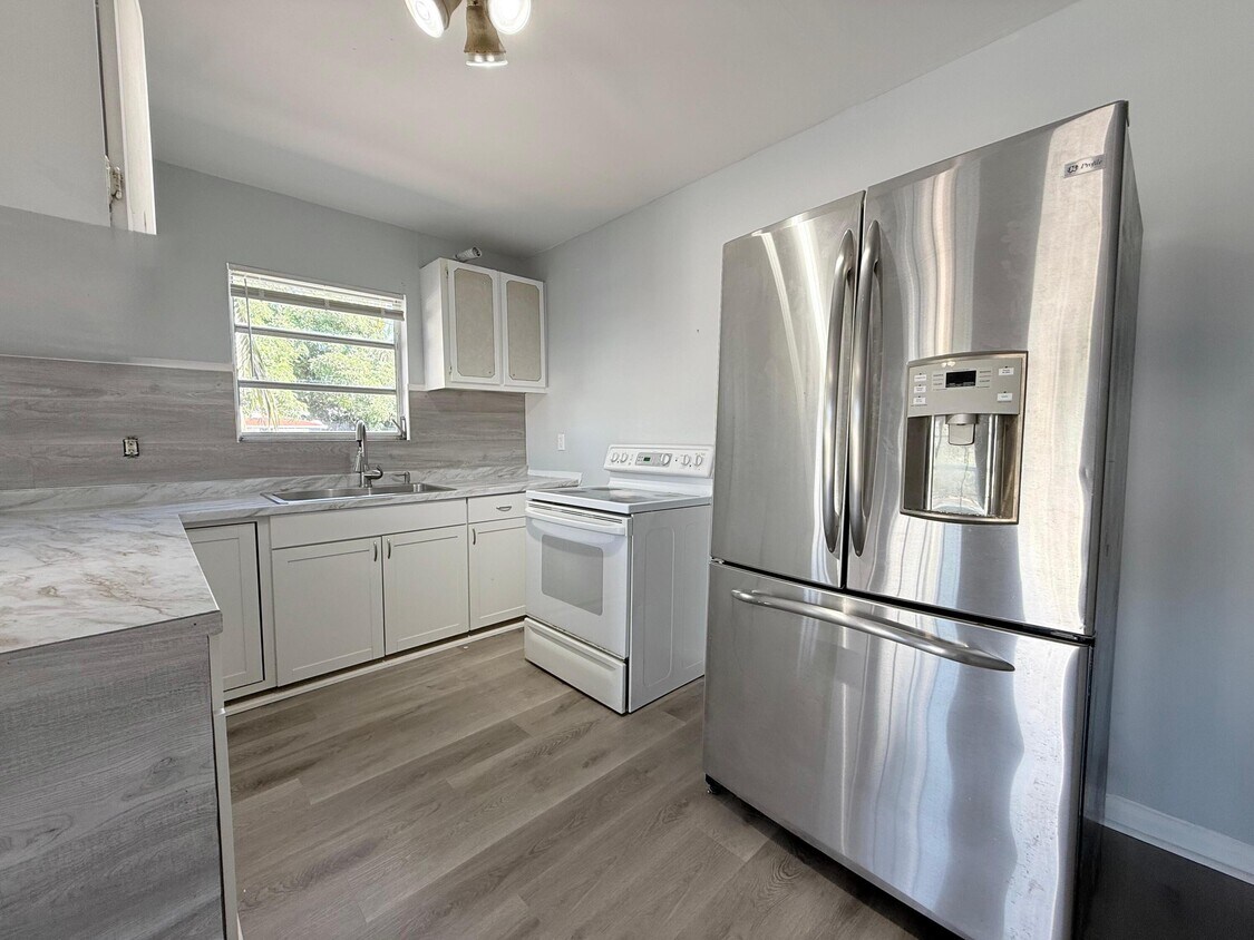 Foto principal - 1000 W Lakewood Rd