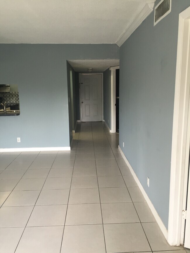 Foto del edificio - 11637 NW 26th St