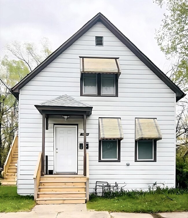 Building Photo - 14305 Irving Ave Unit 2