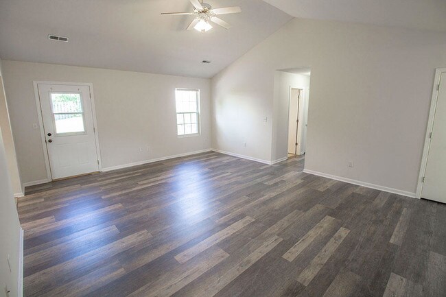 Building Photo - 1603 Smiley Ln