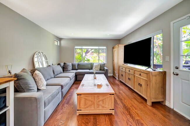 Building Photo - 4447 Saltillo St