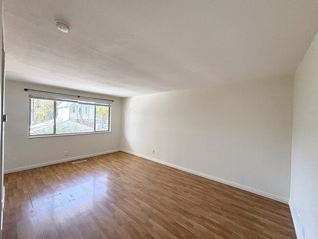 Building Photo - 615 E 700 S