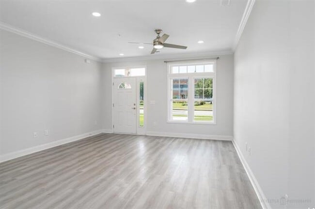 Building Photo - High Market in Market Common