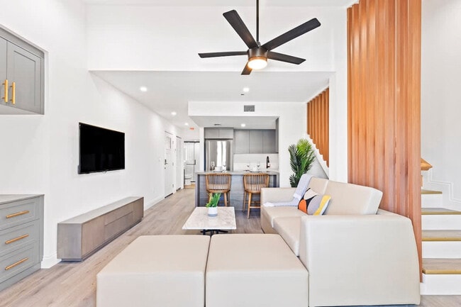 Building Photo - 8115 Thomas Dr