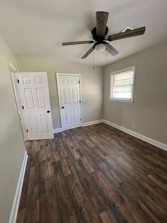 Foto del edificio - 836 White Oak Dr