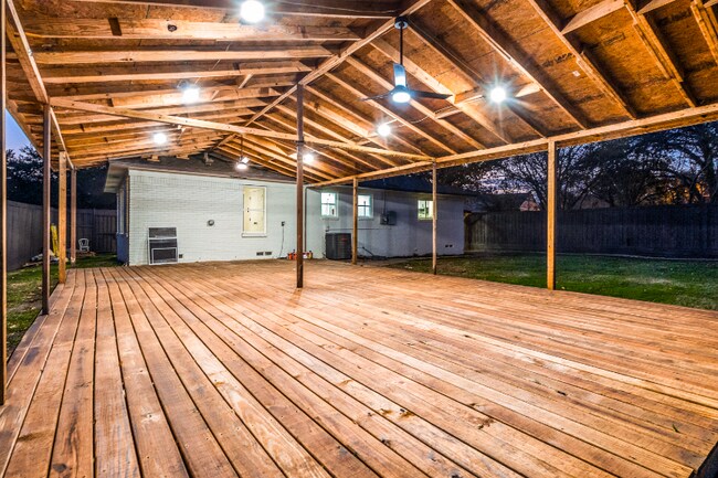 Building Photo - 2817 Crest Ridge Dr