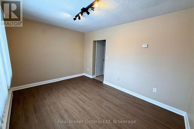 Photo du bâtiment - 316 Peter St N