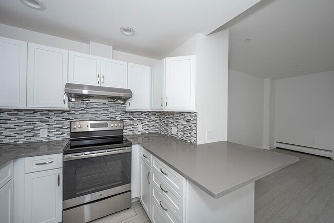 Building Photo - 100 Shearwater Ct E