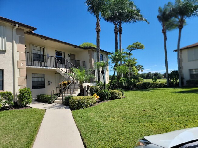 Foto del edificio - 702 Pinecrest Cir