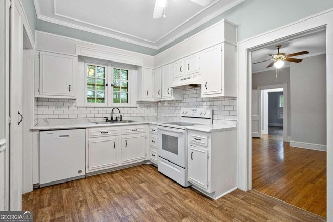 Building Photo - 304 E 8th St SW