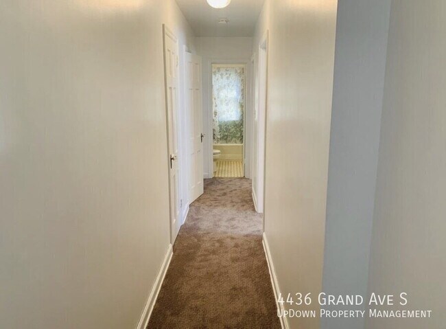 Foto del edificio - 4436 Grand Ave S