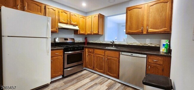 Foto del edificio - 1150 W St Georges Ave