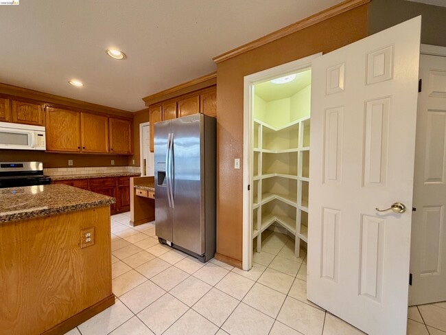 Building Photo - 7 Goldmeadow Ct