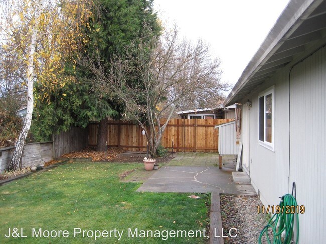 Building Photo - 3 br, 2 bath House - 561 Palo Verde Way