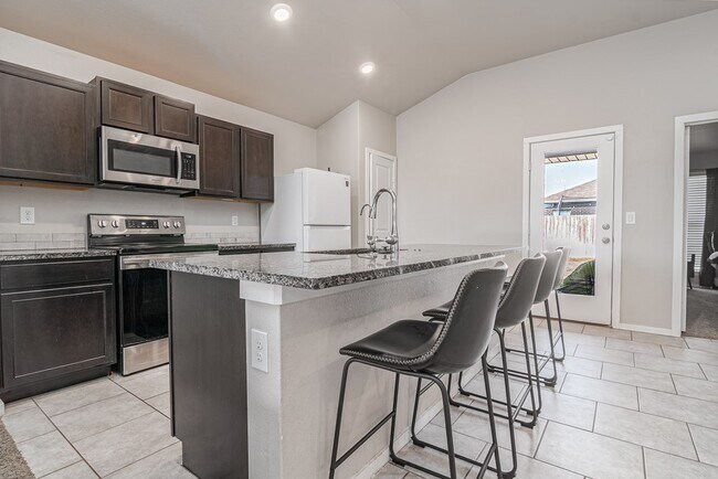 Foto del edificio - 1327 Masquerade Blvd