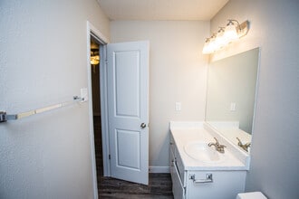 Building Photo - Saddlewood Apartments