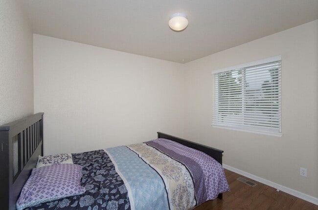 Foto del edificio - **HOLIDAY MOVE IN SPECIAL**