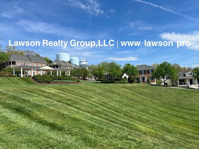 Building Photo - Upscale Three Bedroom in Colonial Green with Garage