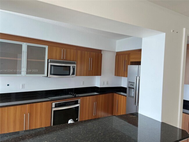 Building Photo - 325 S Biscayne Blvd