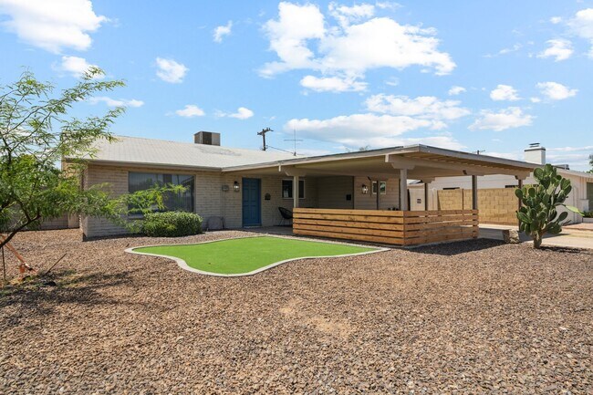 Foto del edificio - Modern 4BR Scottsdale Home w/ Guest Suite, EV Charger, Huge Backyard & Splash Pad