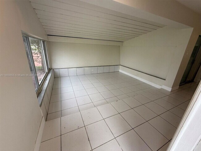Foto del edificio - 7410 Granada Blvd