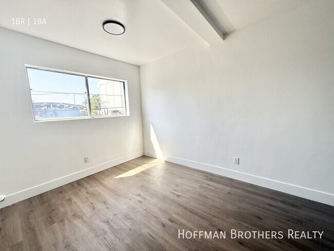 Foto del edificio - 1819 S Oxford Ave
