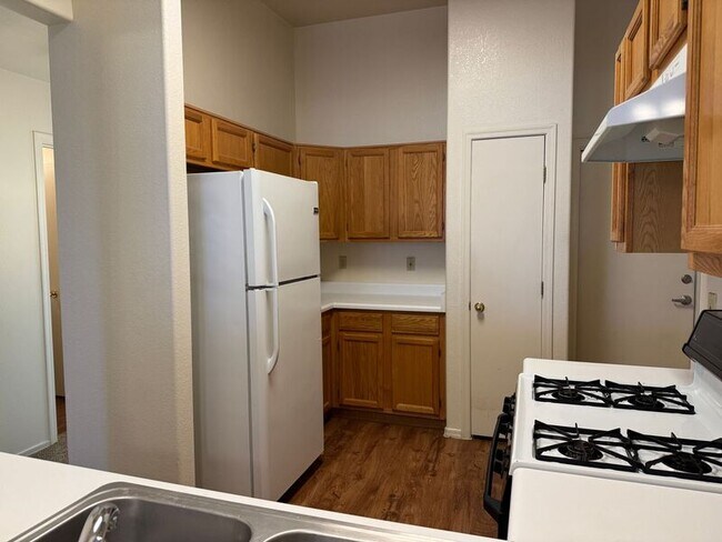 Building Photo - 1253 N Thunder Ridge Dr