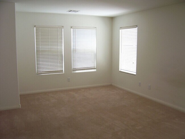 Foto del edificio - 6539 Sunset Pines St