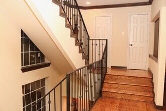 Building Photo - 3007 Falls At Fairdale