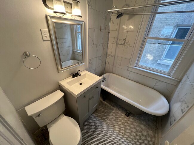 Foto del edificio - Spacious 4br/1ba in the heart of Bayview