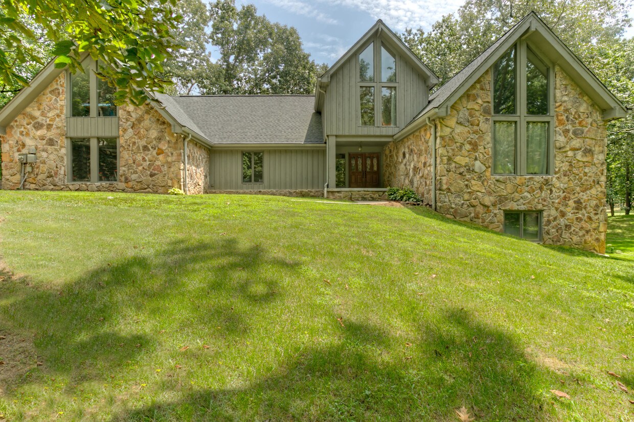 Primary Photo - 9110 Windstone Dr