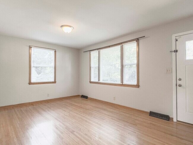 Foto del edificio - 1641 Vista Ln