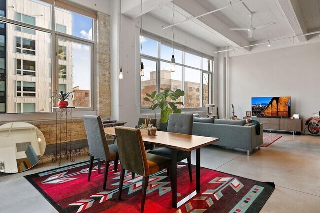 Foto del edificio - 700 N Washington Ave