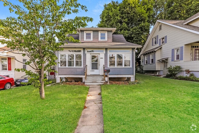 Building Photo - 2826 Beechland Ave