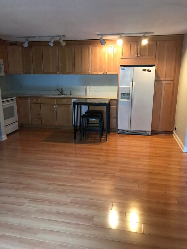 Foto del edificio - 1339 N Dearborn St