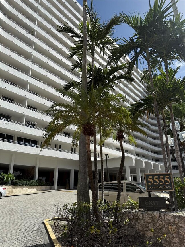 Foto del edificio - 5555 Collins Ave